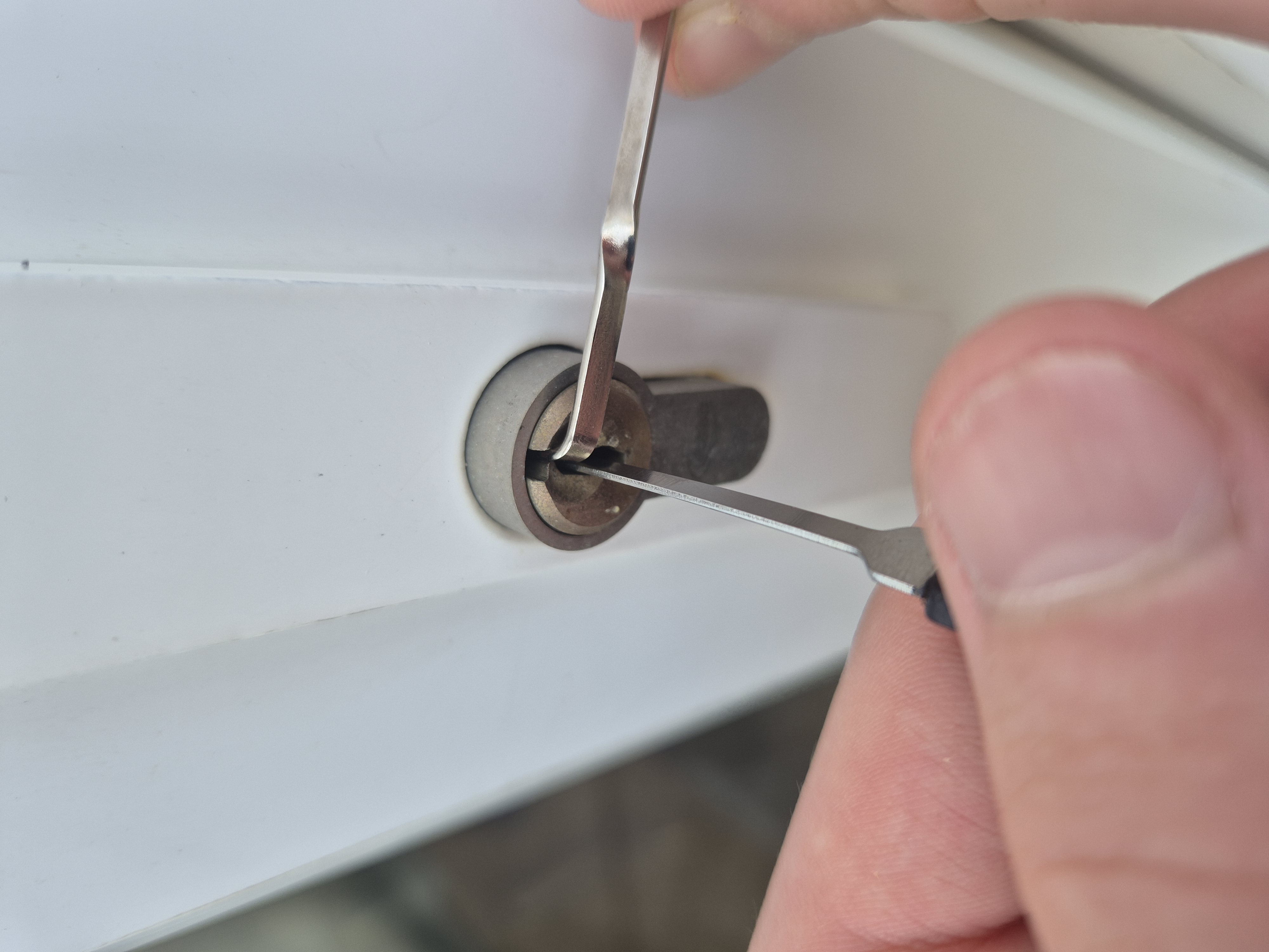 Gain entry locksmith